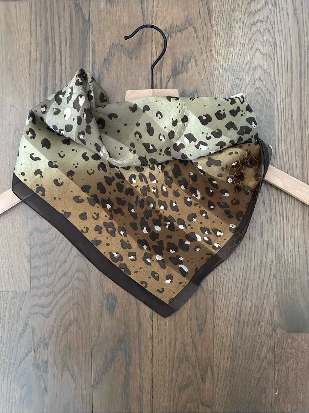 NWT Oscar de la Renta Leopard Print Ombré Silk Square Scarf Brown, Tan 21" sq